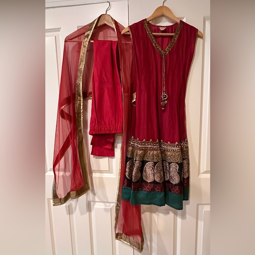 Elegant Red and Gold Traditional Indian chudidar Dress Set